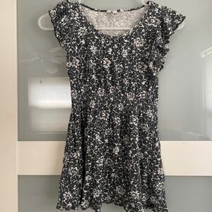 Flutter sleeve top